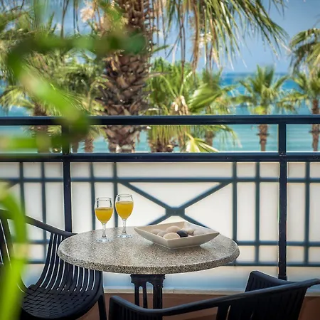 Phoenix Hotel 4*
